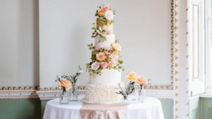 sugar-and-spice-and-everything-nice-adorable-wedding-cake-ideas-for-your-big-day
