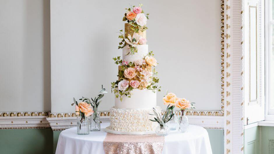 sugar-and-spice-and-everything-nice-adorable-wedding-cake-ideas-for-your-big-day
